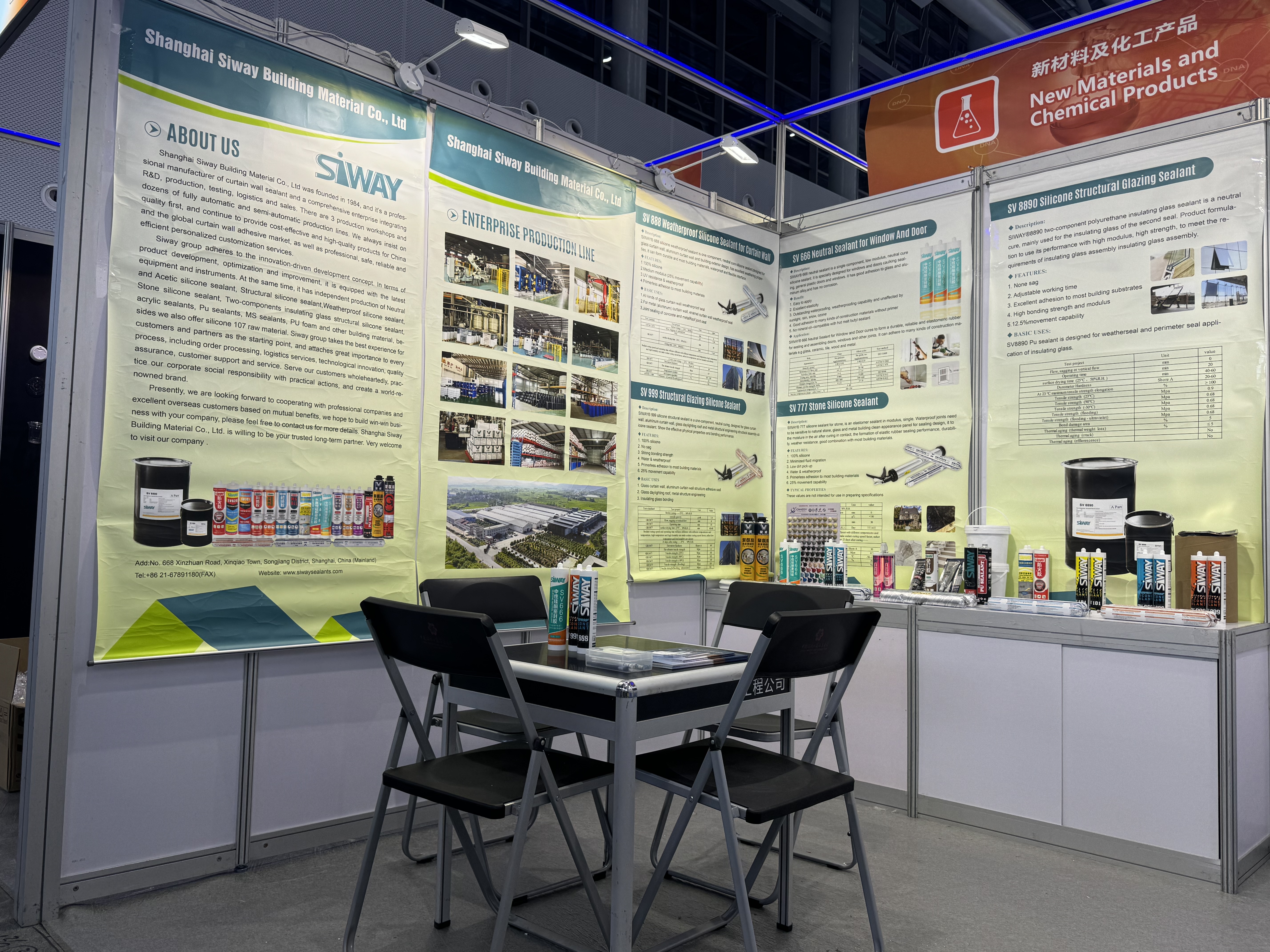 With the successful conclusion of the first phase of the 136th Canton Fair, Siway wrapped up its week in Guangzhou. We enjoyed meaningful exchanges with long-term friends at the Chemical Exhibition, which solidified both our business relationships and the connections between Chinese and international partners. Siway emphasizes sincerity and mutual benefit in our dealings with foreign businessmen, a principle our employees consistently uphold. These practices not only alleviated concerns among foreign partners but also led to new friendships, as they discovered what they needed from Siway and felt our genuine goodwill.